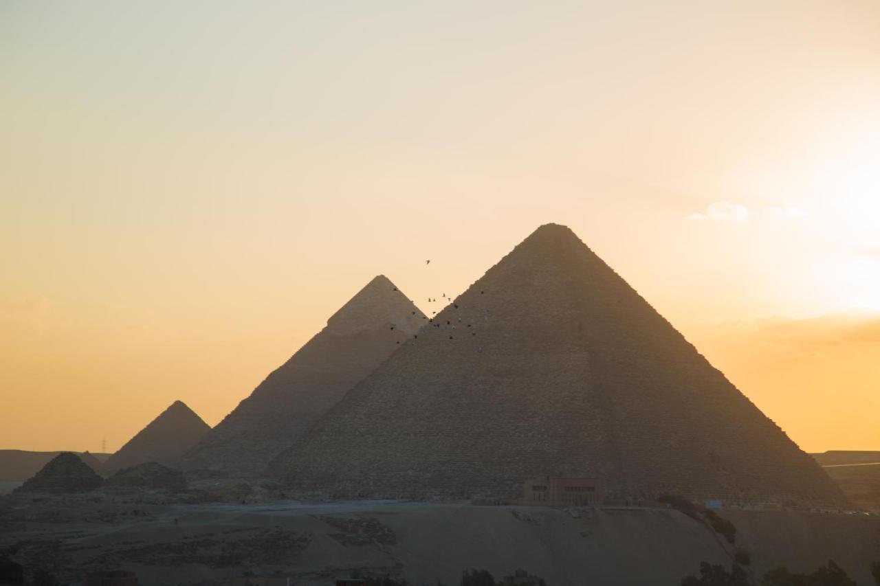 Heru Pyramids View Le Caire