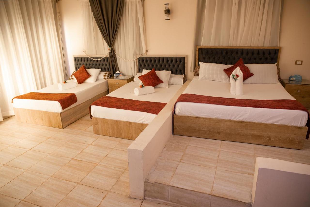 Hotel Heru Pyramids View *